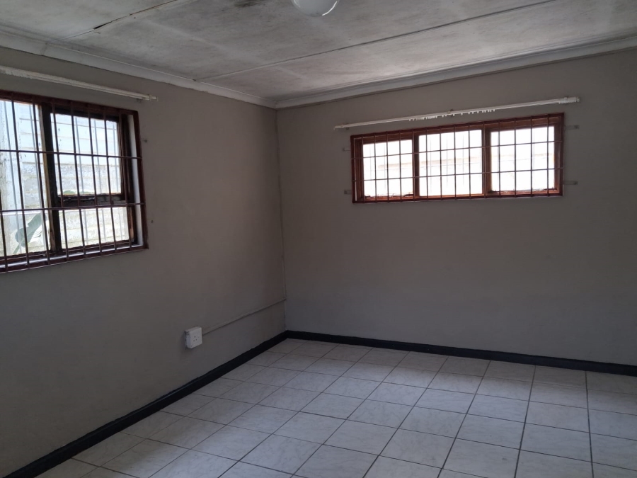 To Let 1 Bedroom Property for Rent in Quigney Eastern Cape